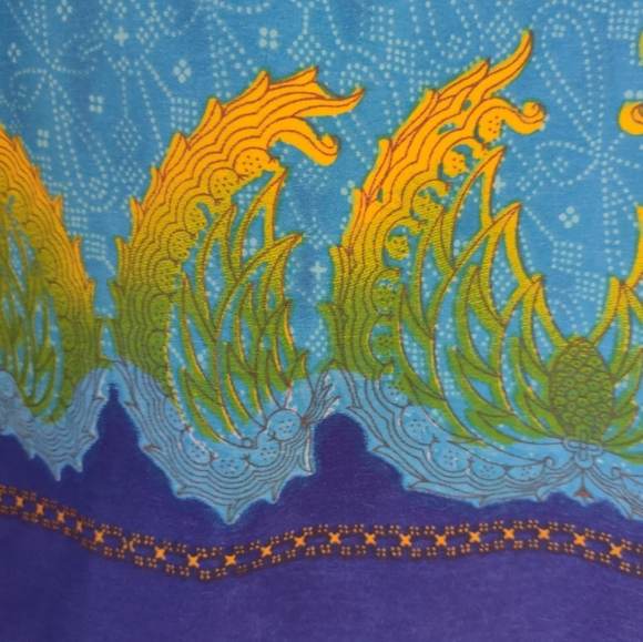 100% Polyester button down - Picture 2 of 7